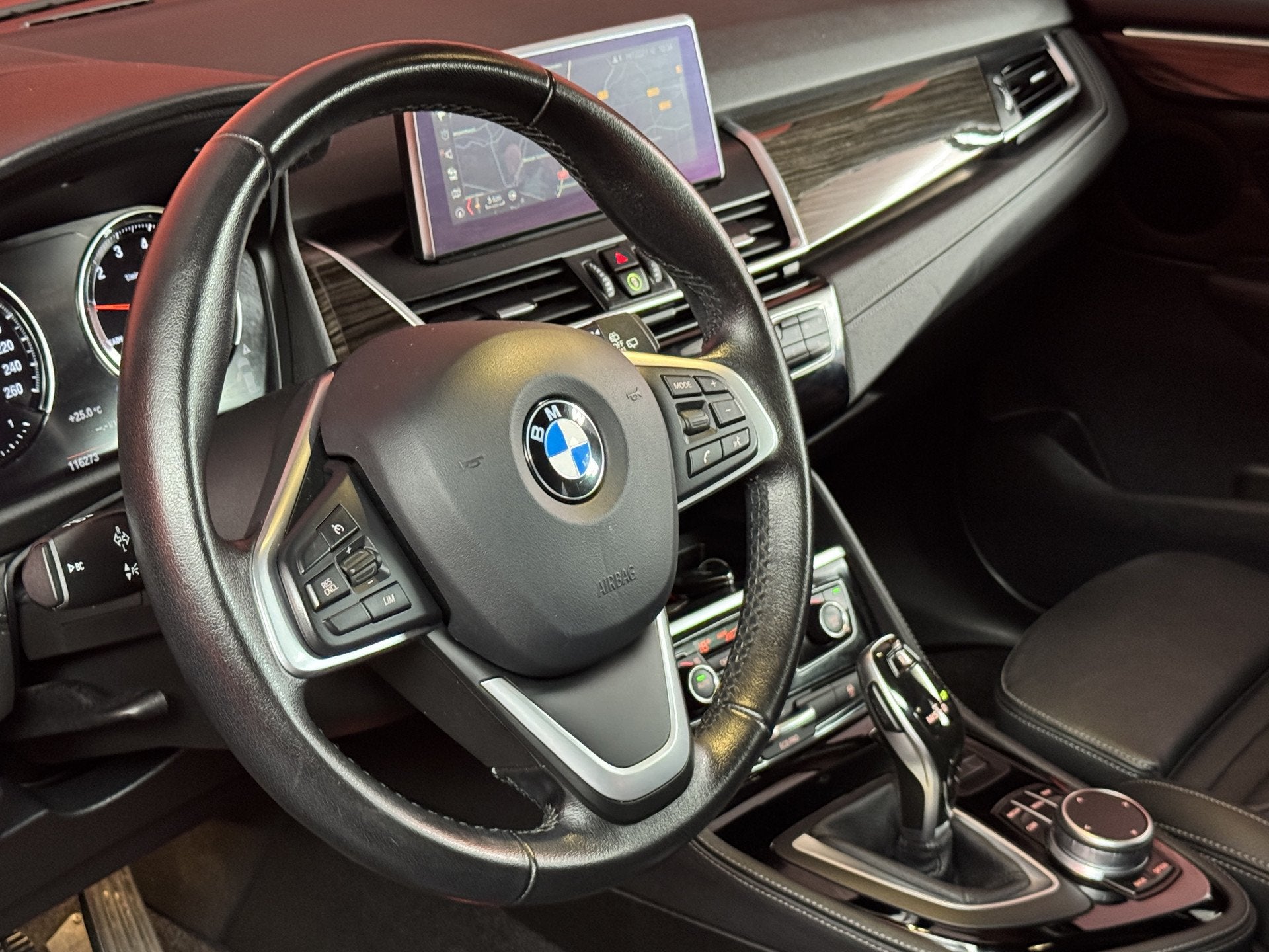 BMW 2 Serie Active Tourer 218i High Executive Edition | HUD, Auto's, Gebruikt, Met garantie (alle), Zwart, 3 cilinders