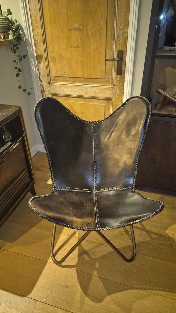 Stoere leren vlinderstoel / Butterfly chair – vintage look, Huis en Inrichting, Ophalen, Leer, 50 tot 75 cm