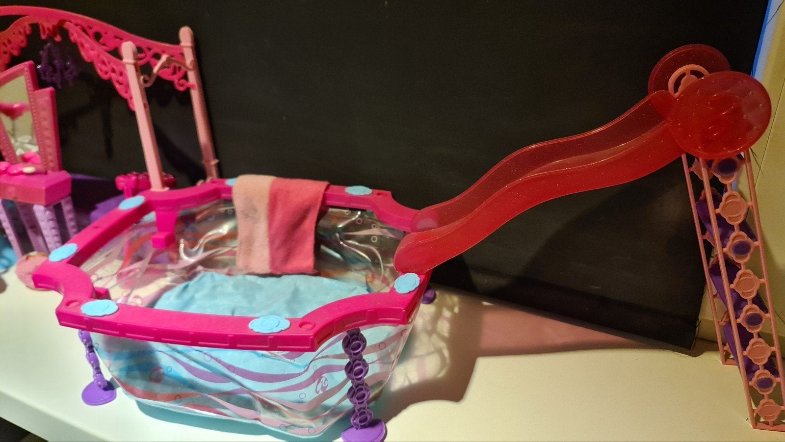 Barbie Zwembad met Glijbaan en Accessoires, Ophalen of Verzenden, Gebruikt, Barbie