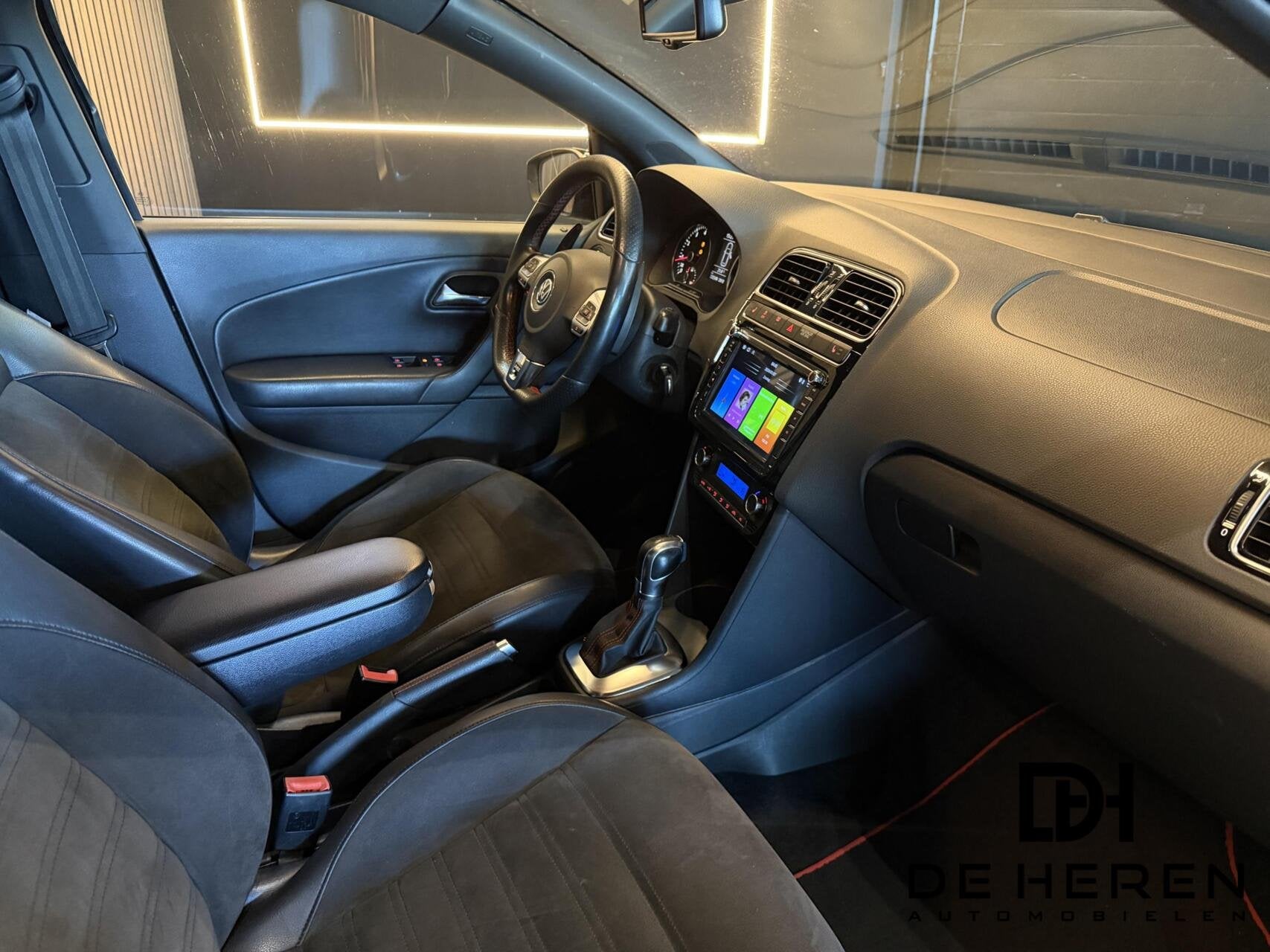 Volkswagen Polo 1.4 TSI GTI Sterrenhemel PANO Stoel verw, Euro 5, Zwart, 179 pk, Alcantara