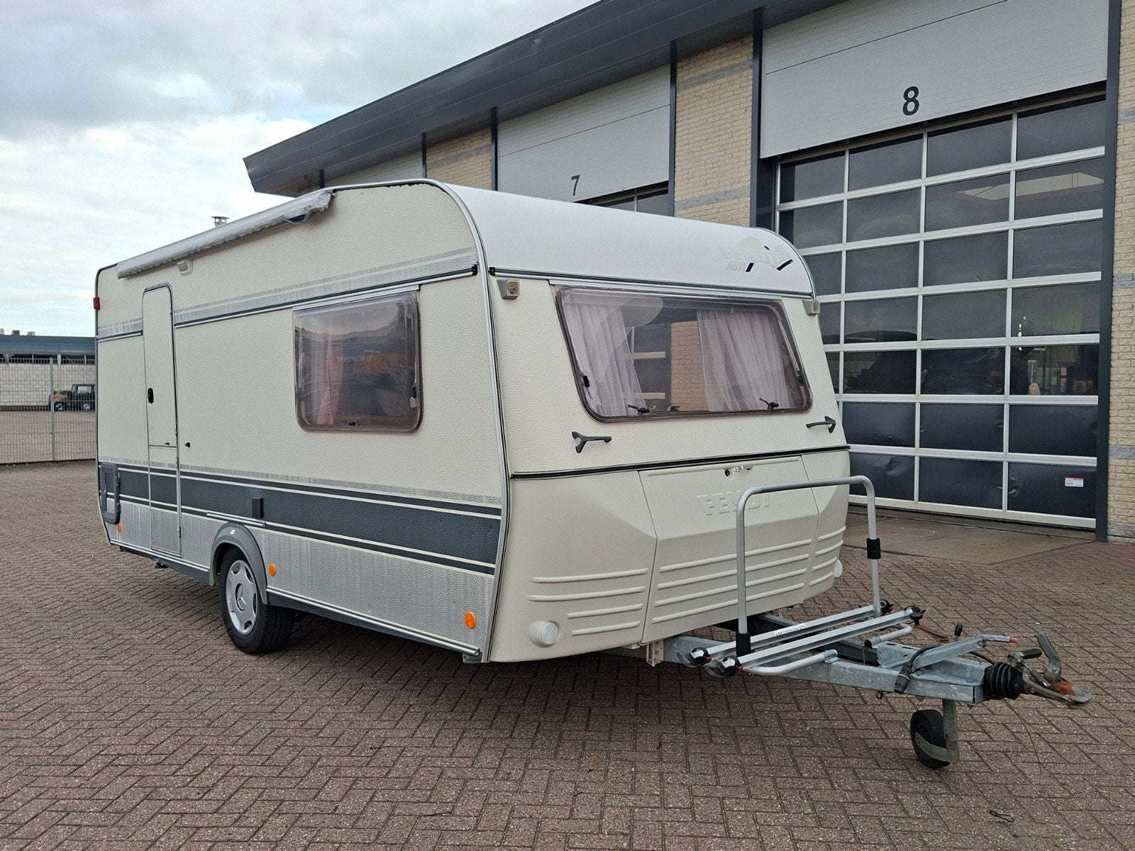Goed onderhouden Fendt caravan 1991, Kachel, Rondzit, Omvormbare zithoek, 750 - 1000 kg