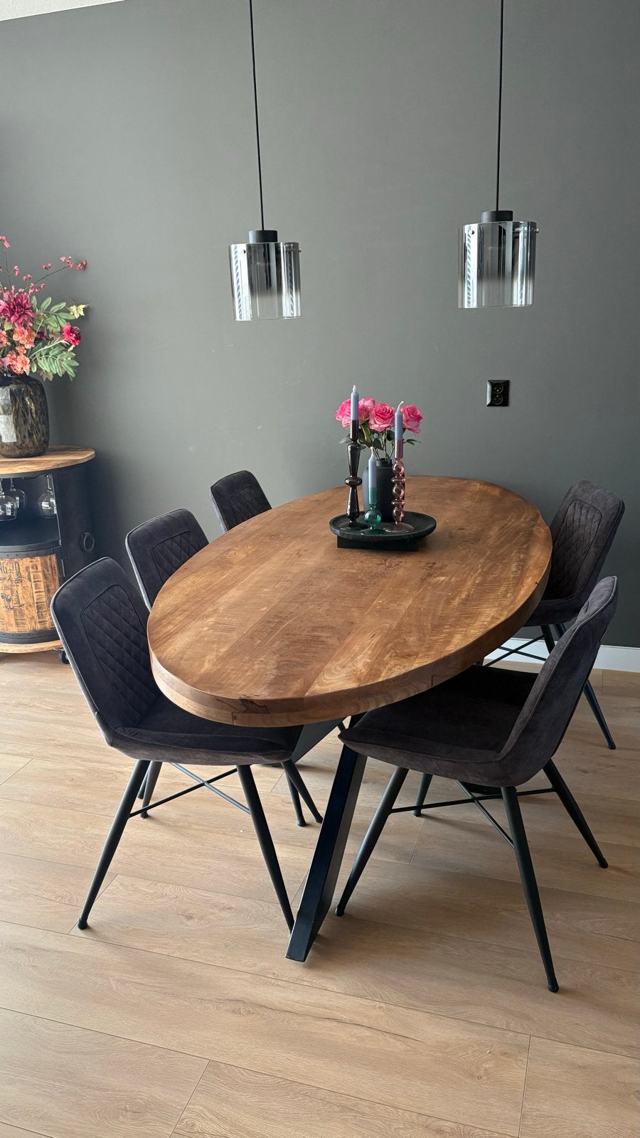 Ovale eettafel van mangohout met zwart metalen onderstel, Huis en Inrichting, Tafels | Eettafels, Ophalen, 200 cm of meer, 50 tot 100 cm