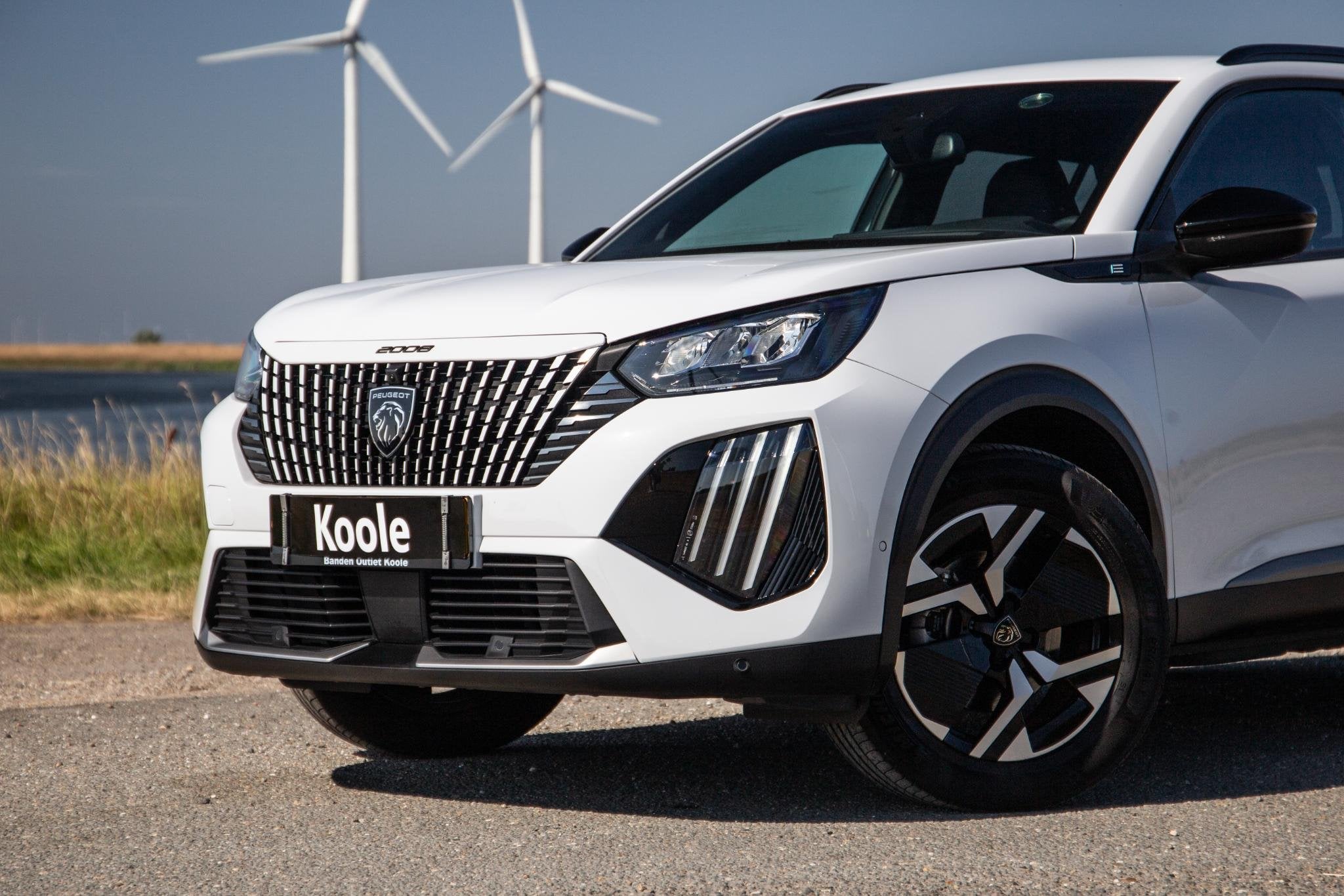 Peugeot e-2008 EV Allure 54 kWh ADAPTIVE CRUISE / CARPLAY /, Auto's, Dealer onderhouden, Gebruikt, Automatische klimaatregeling