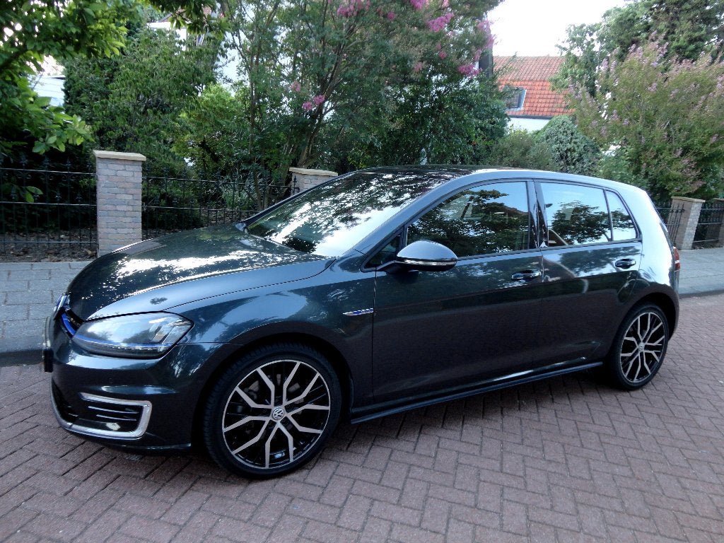 Volkswagen Golf GTE 1.4 Plug-in Hybride 2015 - complete auto, Auto's, Stof, Zwart, 1395 cc, 1499 kg