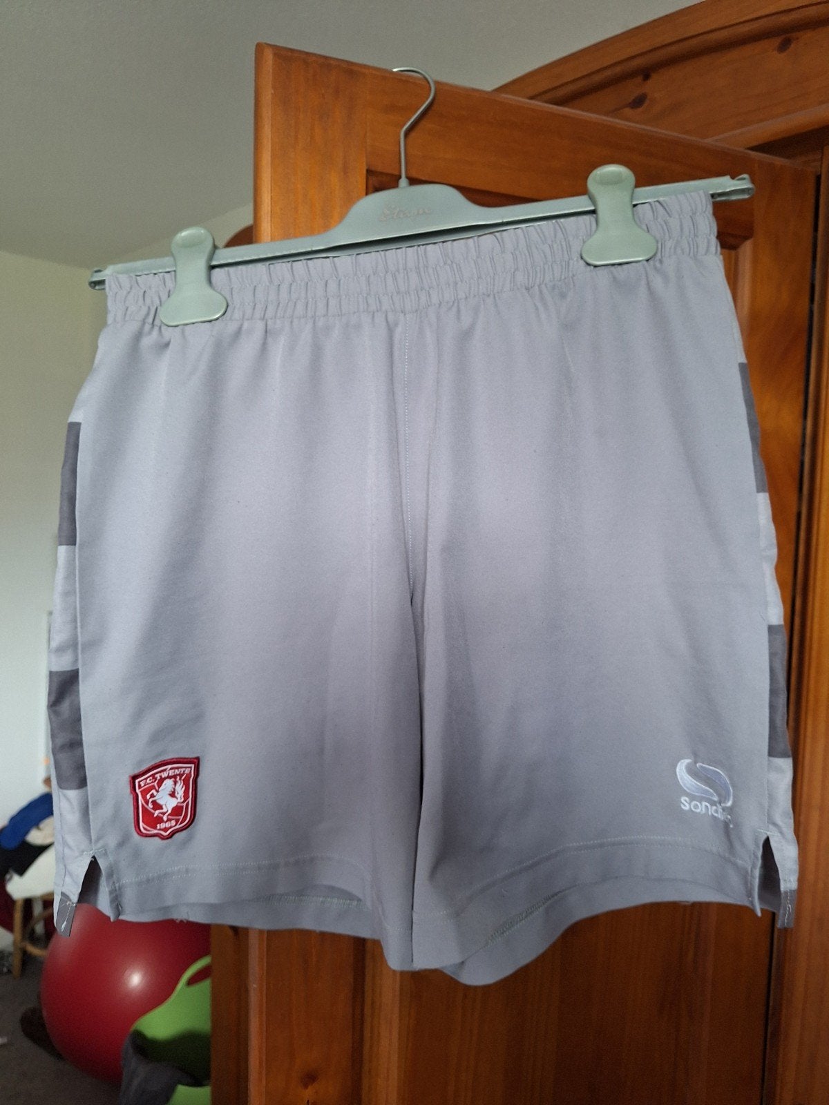 Sondico Voetbalbroekje Grijs - Maat 13 jaar (158cm), Ophalen of Verzenden, Gebruikt, Sondico, Jongen of Meisje