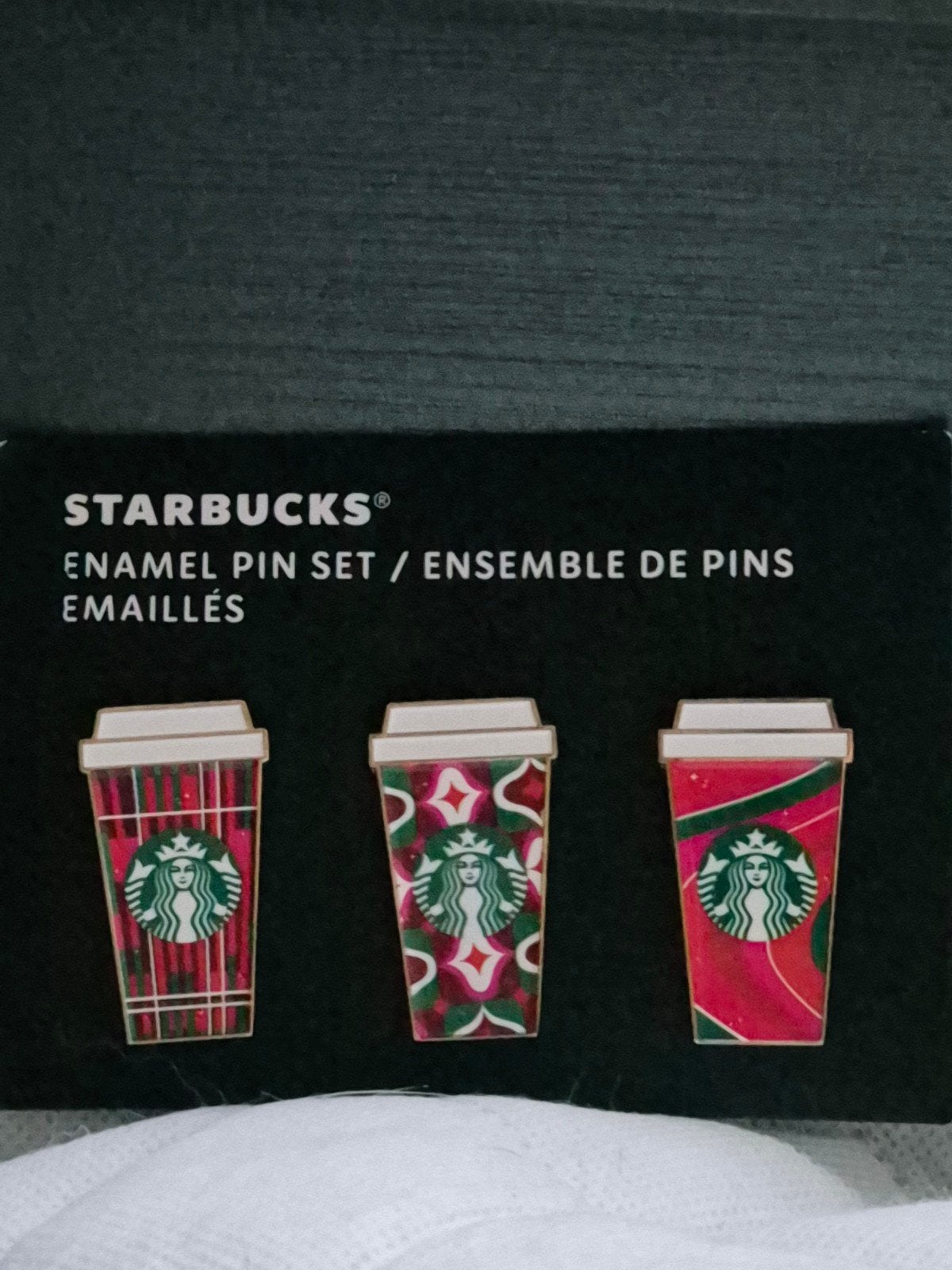 Originele Starbucks Limited Holiday Edition pin set 2023, Verzamelen, Ophalen of Verzenden, Nieuw, Merk, Speldje of Pin