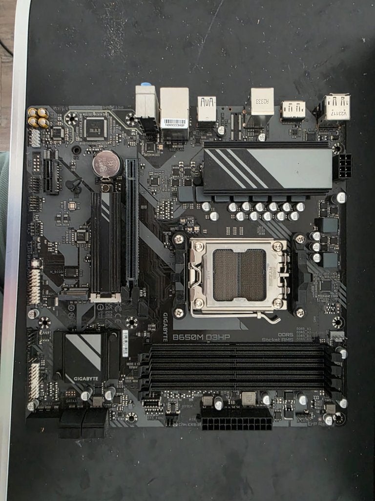 Gigabyte B650M D3HP, Computers en Software, Moederborden, Zo goed als nieuw, AMD, DDR5, Ophalen