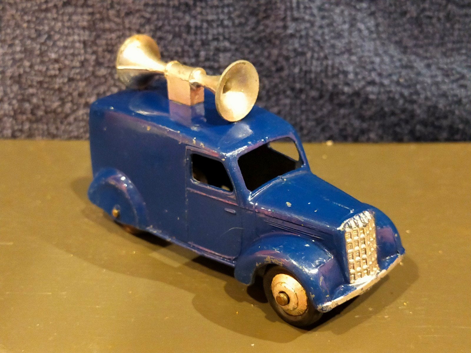 Dinky Toys 34/492 Loud Speaker Van - Vintage Modelauto, Hobby en Vrije tijd, Ophalen of Verzenden, Gebruikt, Auto, Dinky Toys