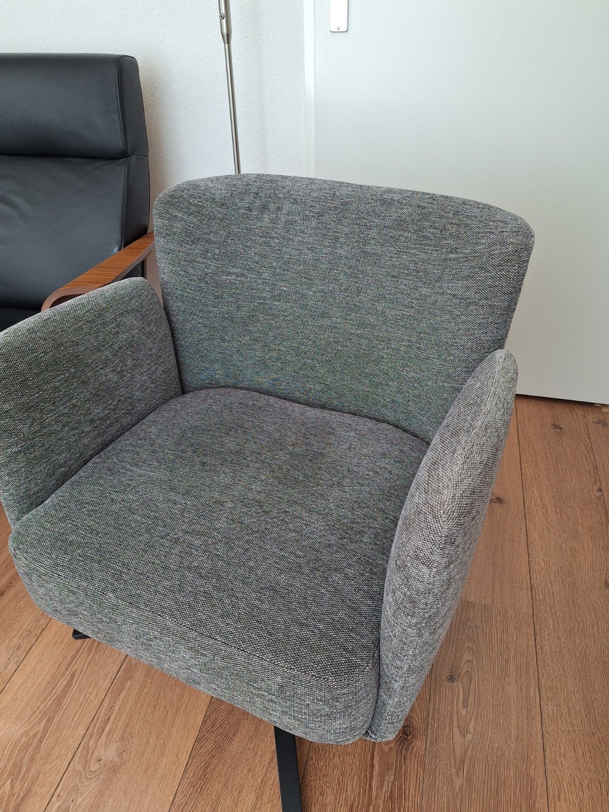 Kleine Draaifauteuil zwart/ grijs gemêleerd., Ophalen, Minder dan 75 cm, 50 tot 75 cm