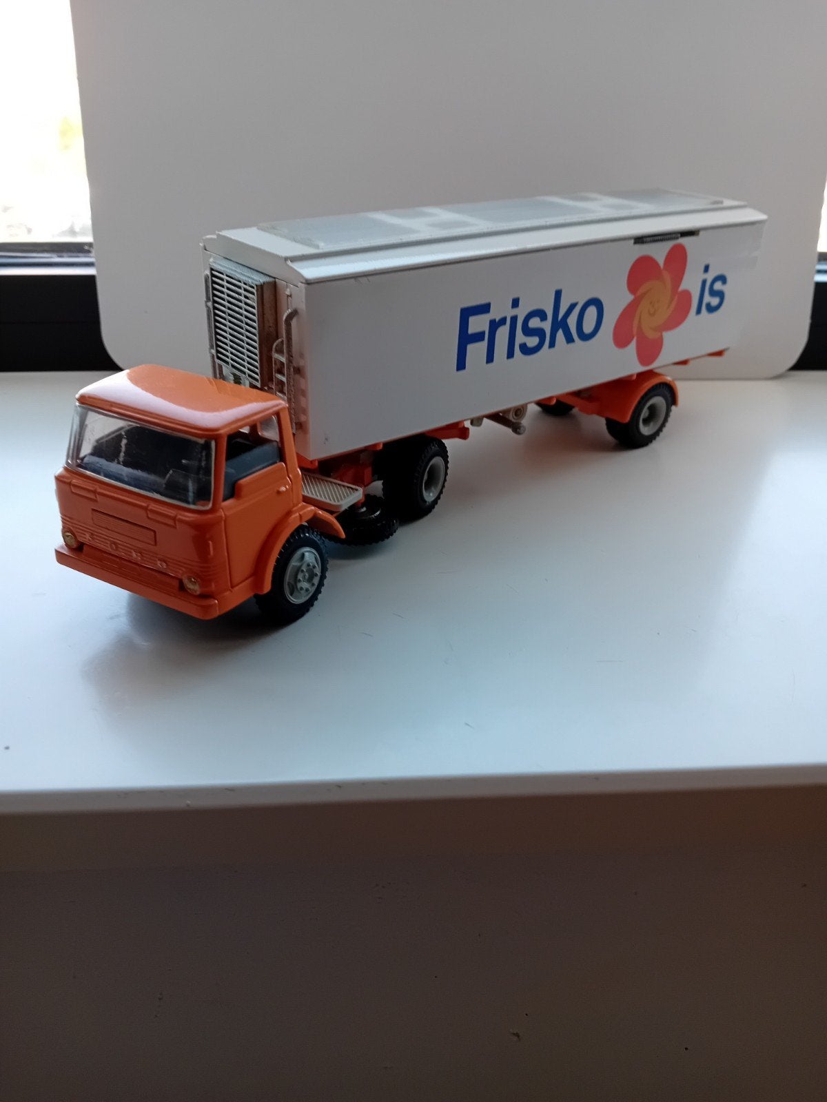 Ford D800 met koeltrailer Frisko is., Ophalen of Verzenden, Zo goed als nieuw, Auto, Overige merken