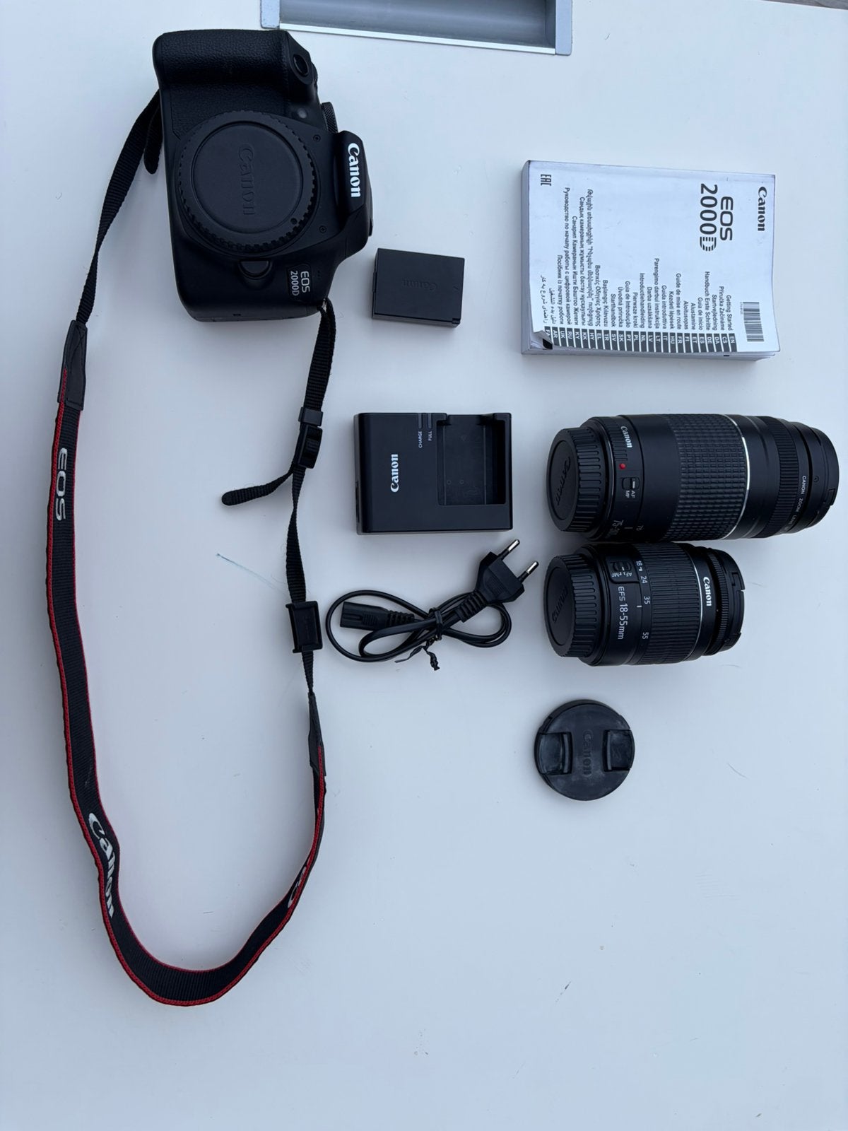 Canon EOS 2000D + 2 lenzen (18-55mm & 75-300mm) set, Ophalen, Spiegelreflex, Canon, Zo goed als nieuw