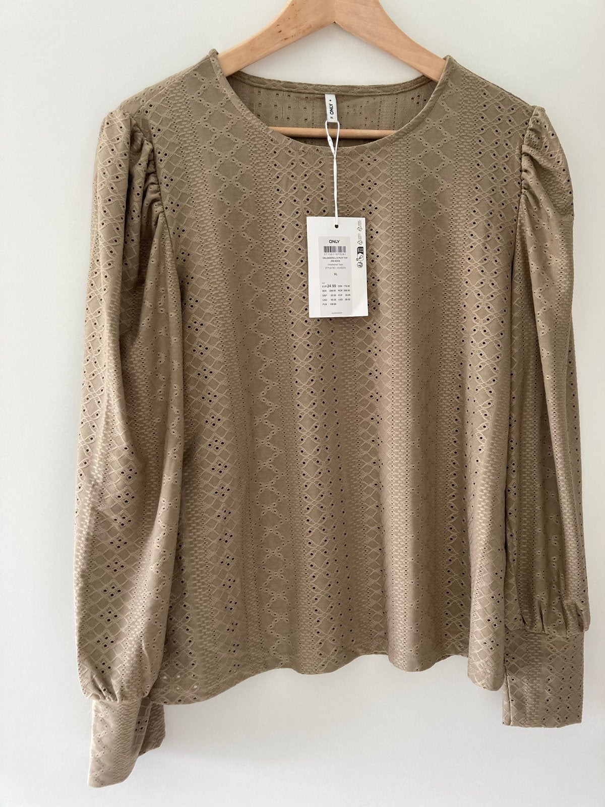 Only blouse / topmet lange mouwen en opengewerkt patroon, Kleding | Dames, Bruin, Maat 42/44 (L), Nieuw, Ophalen of Verzenden