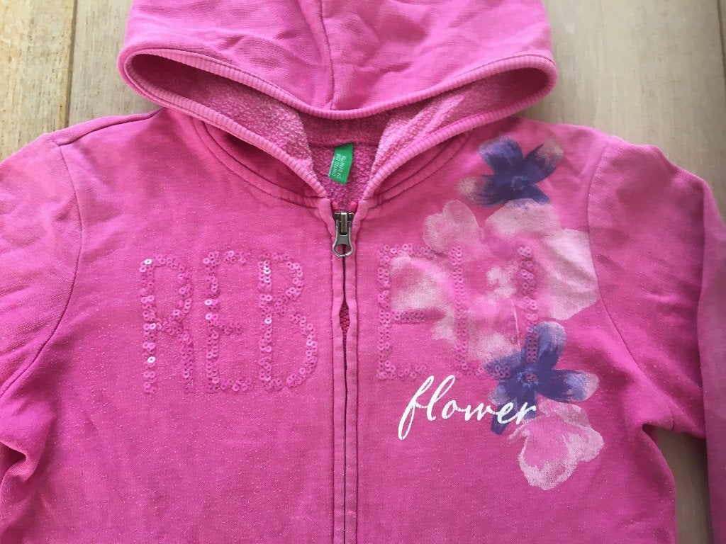 Fuchsia Benetton hoodie 8/9 jaar| rebel! & bloemenprint, Kinderen en Baby's, Kinderkleding | Maat 128, Gebruikt, United Colors of Benetton