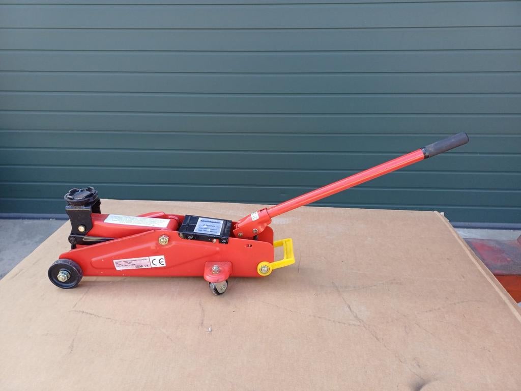 Garagekrik 1x gebruikt. 2 ton., Auto diversen, Ophalen, Zo goed als nieuw, Hydraulisch, Garagekrik