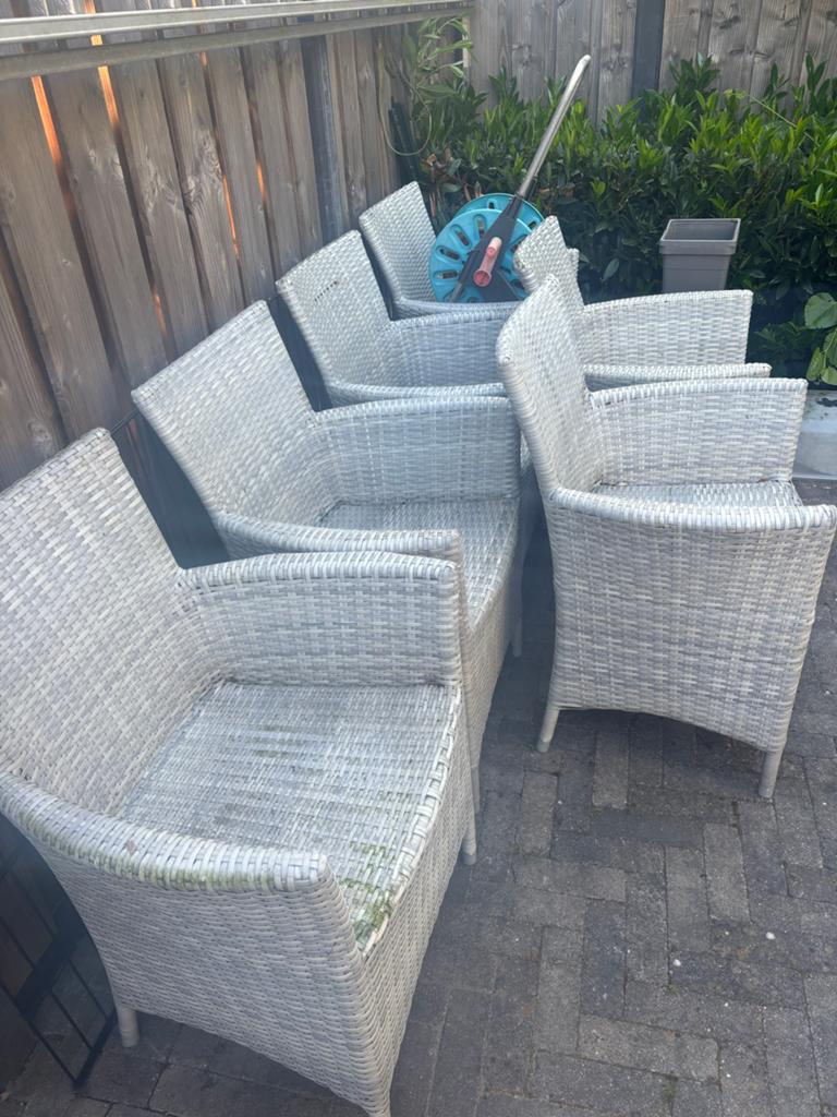 6 kunststof tuinstoelen lichtgrijs, Ophalen, Gebruikt, Kunststof