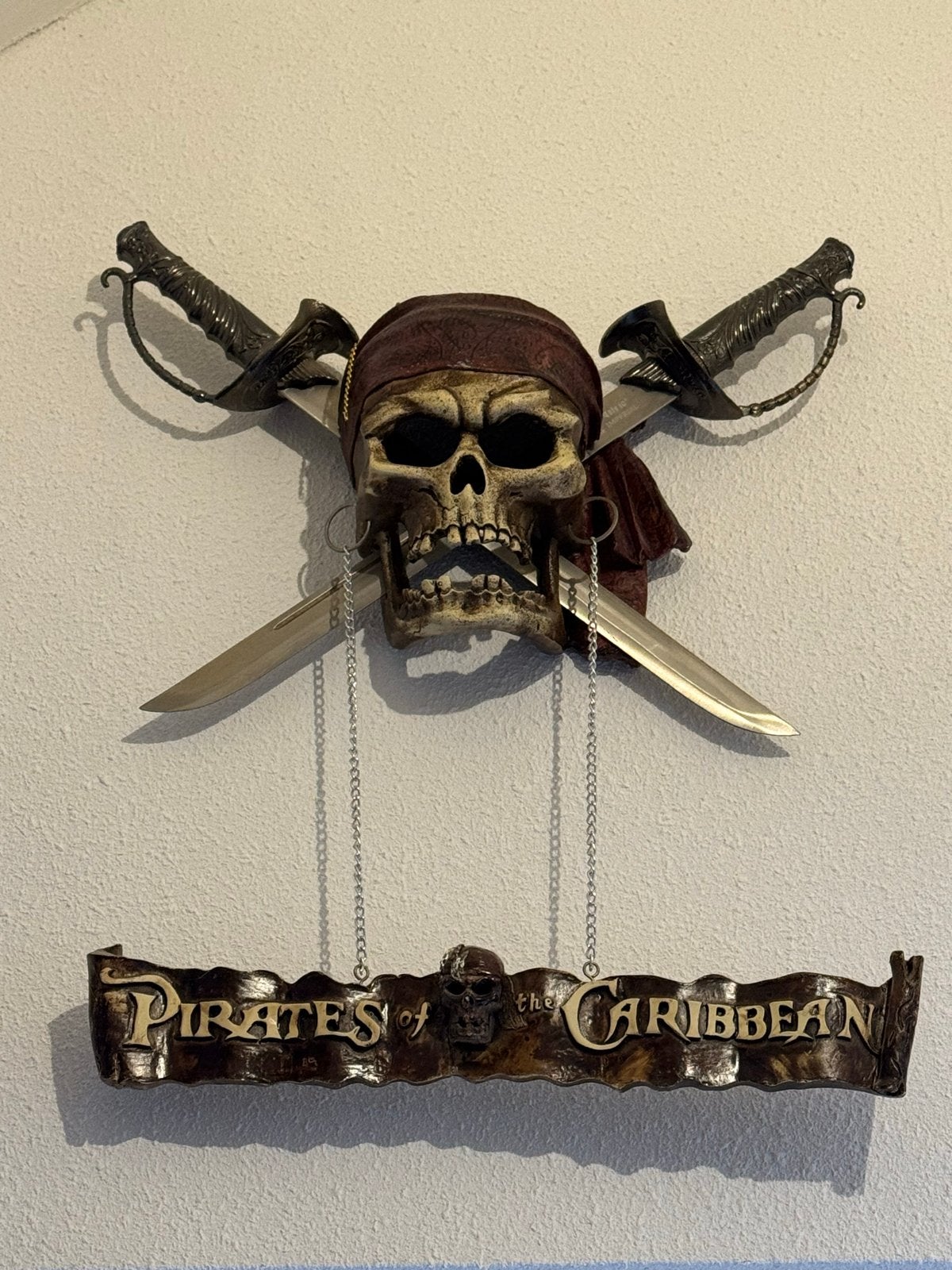 Pirates of the Caribbean Wanddecoratie met Schedel en Zwaard, Ophalen, Nieuw, Film, Beeldje, Replica of Model
