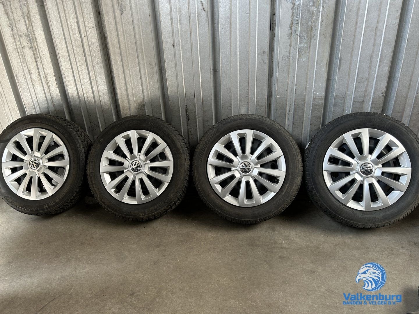 7-8mm! Originele VW T-Cross Taigo Skoda Kamiq Scala Seat Aro, Gebruikt, -, Banden en Velgen, 195 mm
