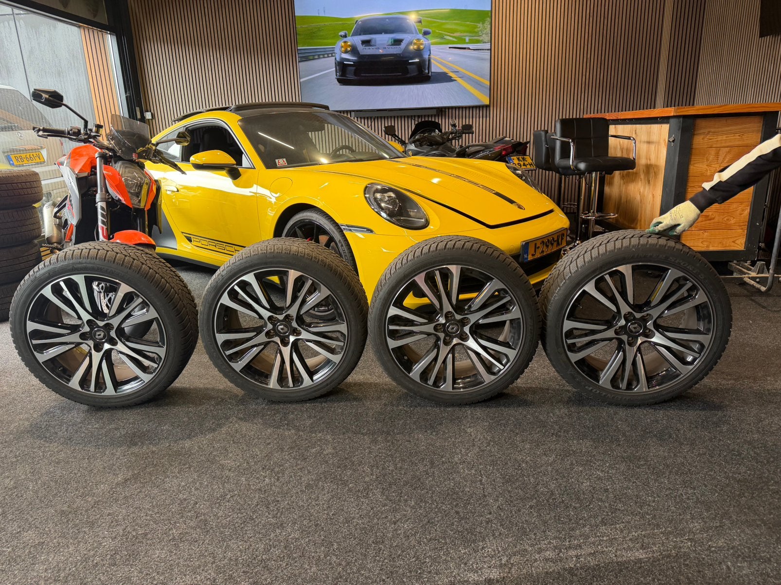 Renault winter Dunlop 245 40 19, Info@duop.nl, Banden en Velgen, Winterbanden, Personenwagen