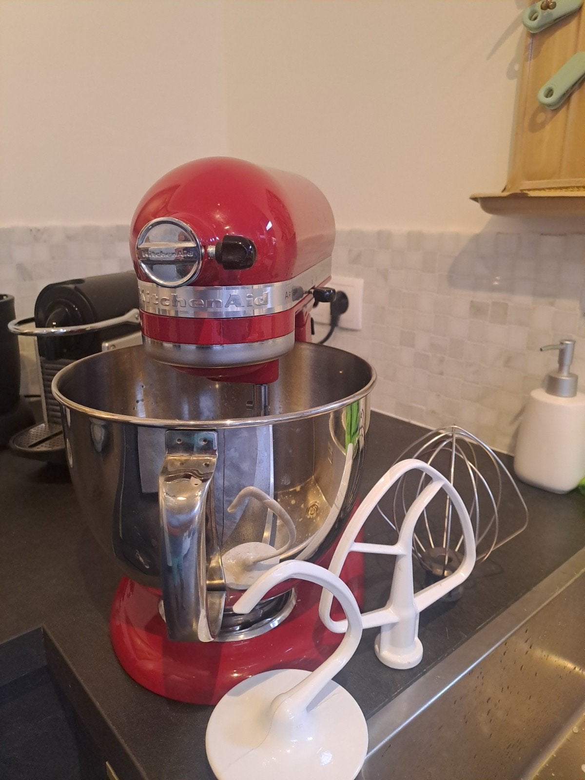 KitchenAid Artisan 4.8L Mixer Empire Red, Ophalen, 4 liter of meer, 3 snelheden of meer, Zo goed als nieuw