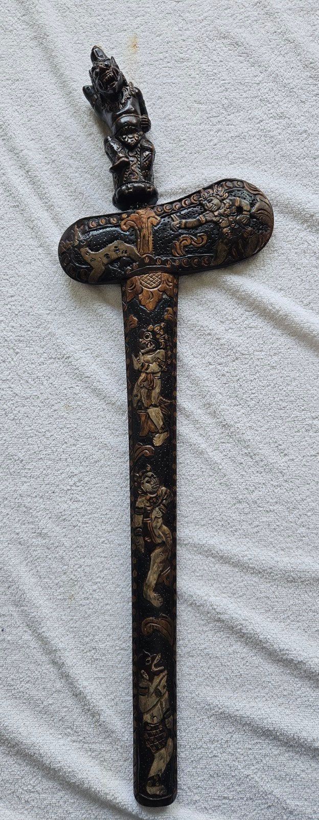 Antieke Indonesische Keris met gedetailleerde houtsnijwerk, Ophalen of Verzenden