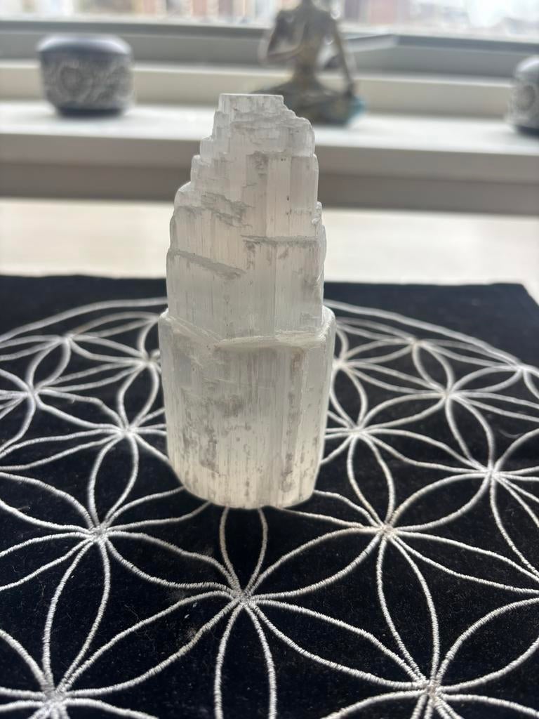 Seleniet Toren (11 cm) met bijpassend Flower of Life kleedje, Ophalen of Verzenden, Gebruikt