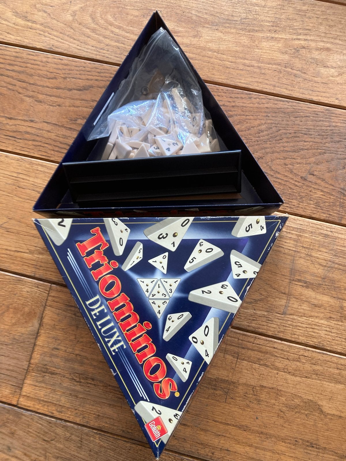 Triominos Deluxe - Compleet Gezelschapsspel, Drie of vier spelers, Ophalen of Verzenden, Gebruikt