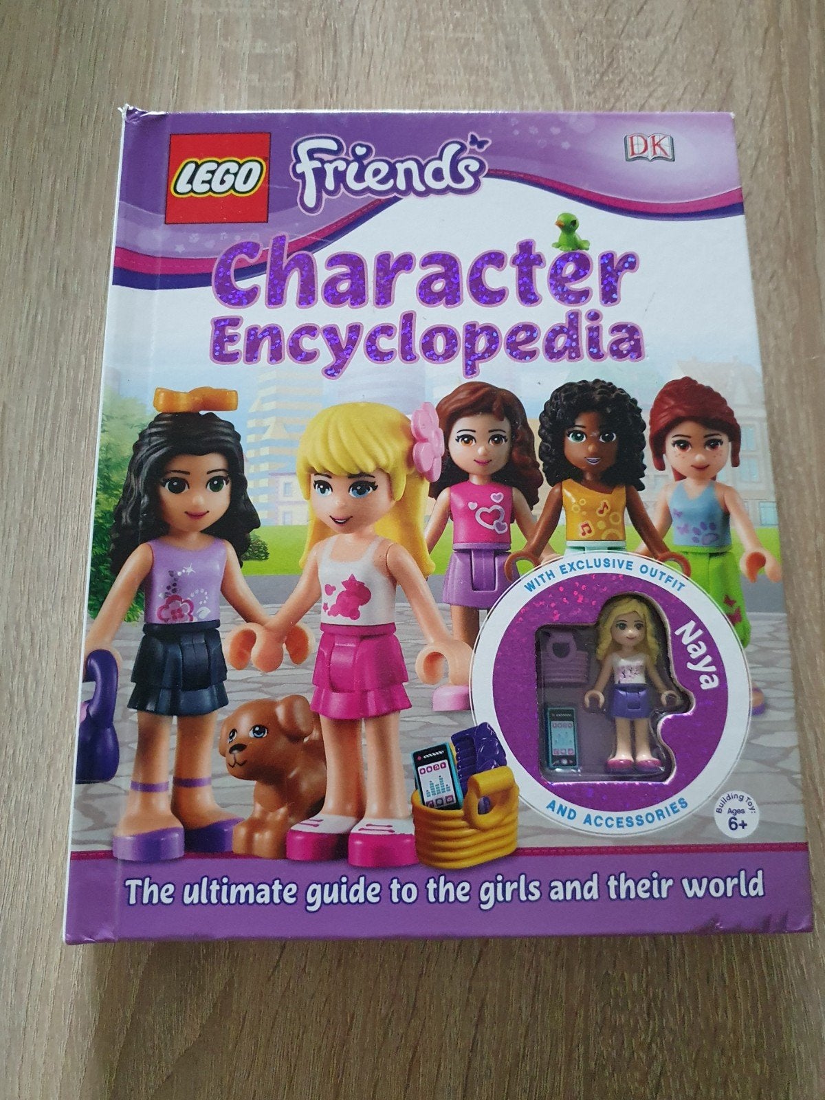 Lego Friends Character Encyclopedia met Naya minifiguur, Lego, Overige typen, Friends, Ophalen of Verzenden