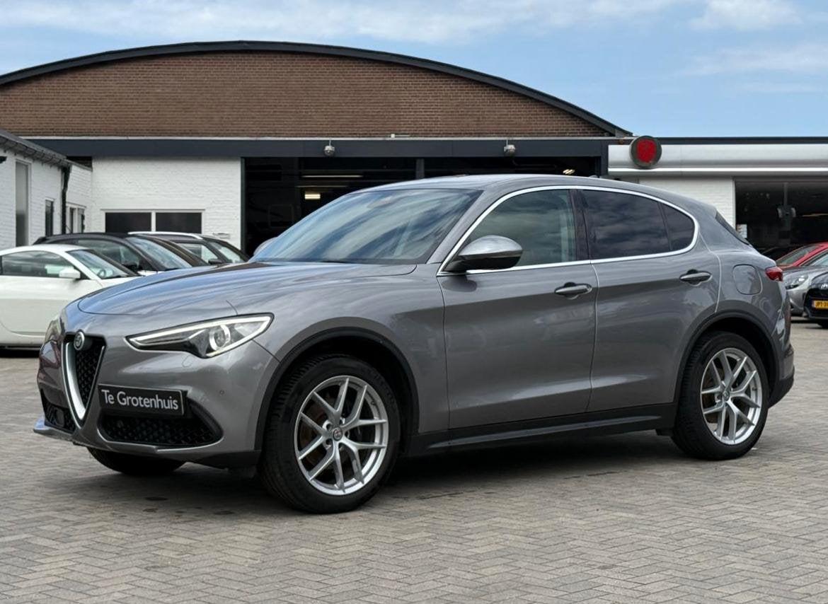 Alfa Romeo Stelvio 2.0 T 280PK AWD Veloce | trekhaak |, Auto's, Alfa Romeo, Automaat, Dealer onderhouden, Stof, 4 cilinders