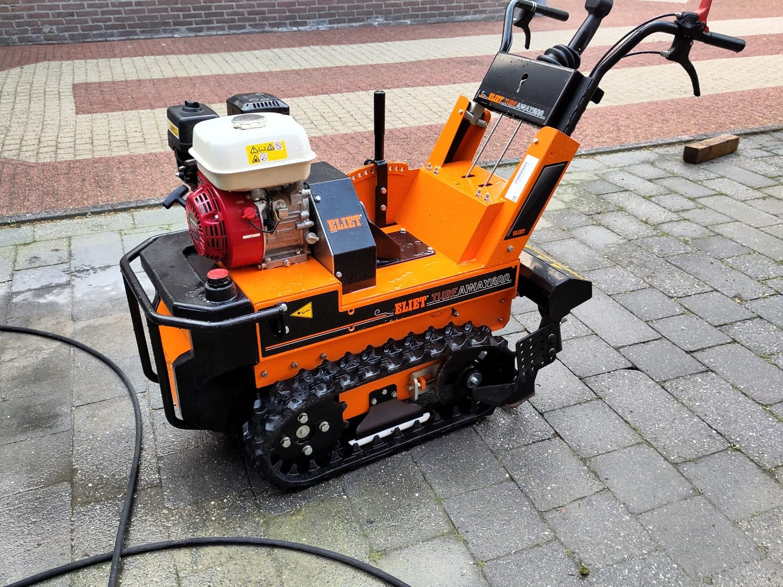 Eliet Turfaway 600 graszodensnijder op rupsen 6,5 pk, Ophalen, Zo goed als nieuw