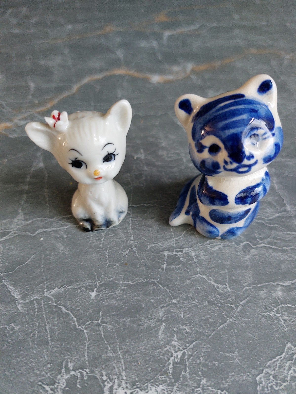 Set van 2 vintage kattenbeeldjes - porselein, Antiek en Kunst, Ophalen of Verzenden