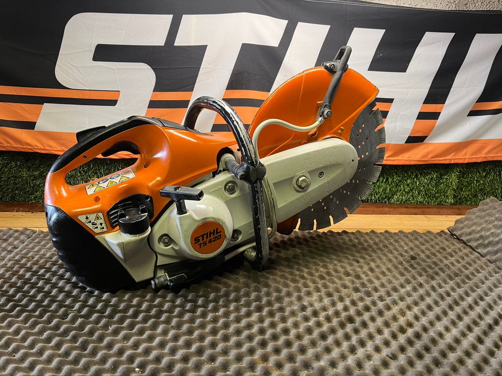 STIHL TS 420 Bandenzaag Benzine 350mm Diamantblad, Ophalen of Verzenden, Zo goed als nieuw