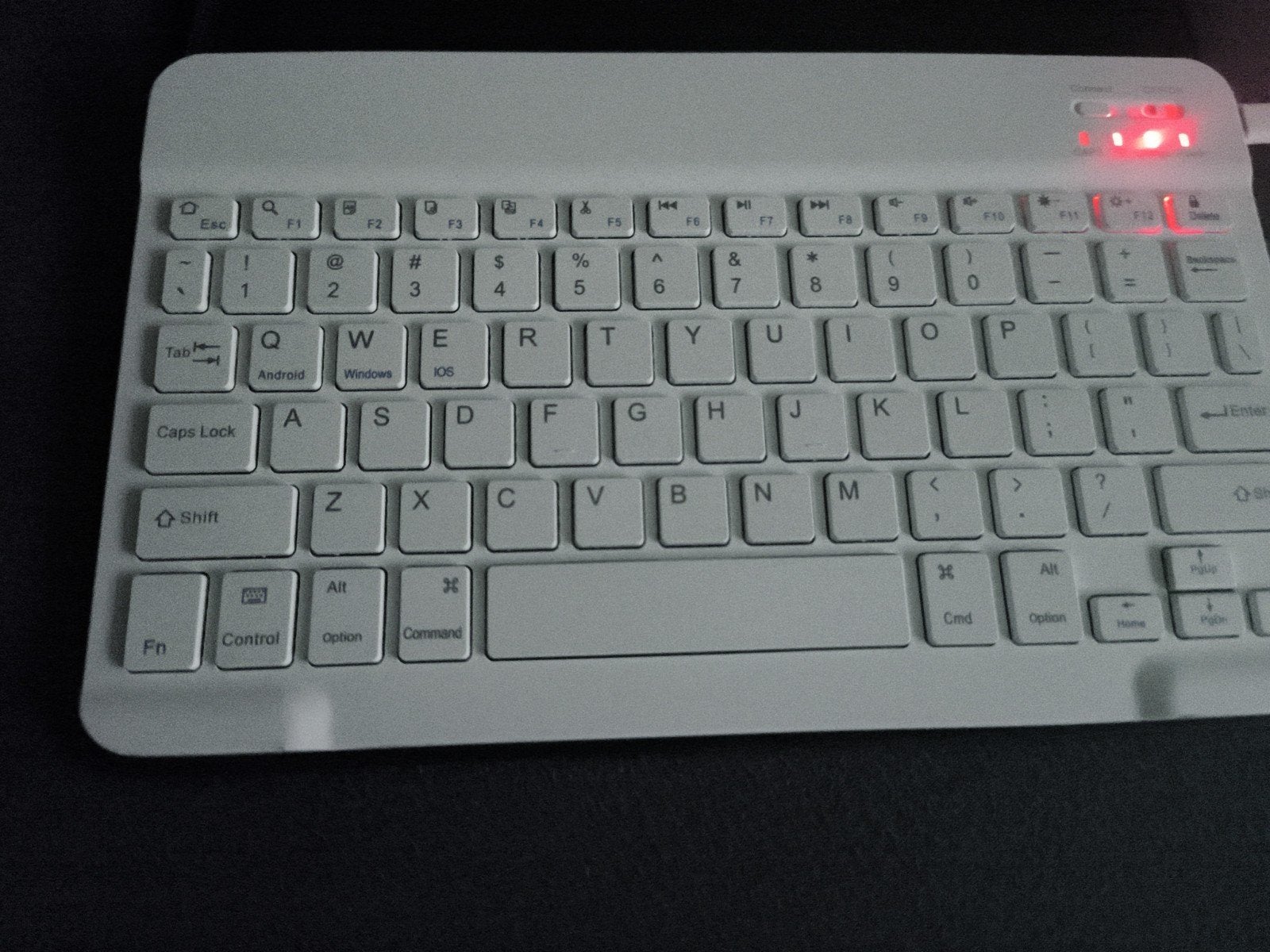 Foto 3 van iPad Air 11-inch (M3) 128GB met Magic Keyboard en hoes