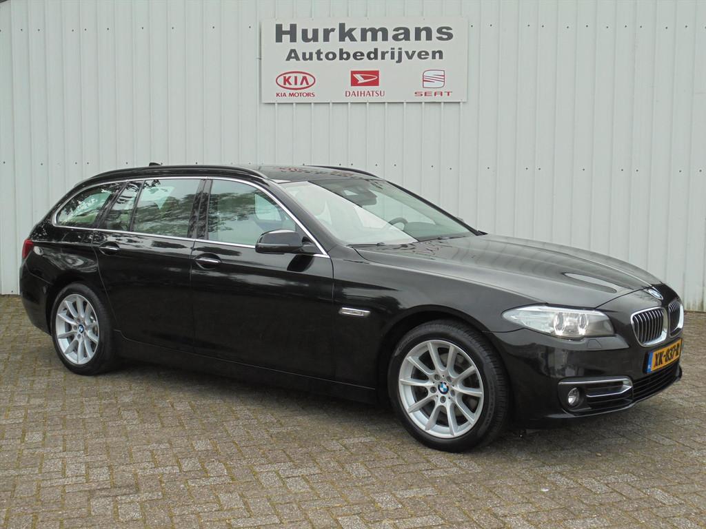 BMW 5-Serie 2.0 520i AUT 184 PK PANODAK TREKHAAK ENZ, Auto's, Automaat, 15 km/l, 4 cilinders, 2000 kg