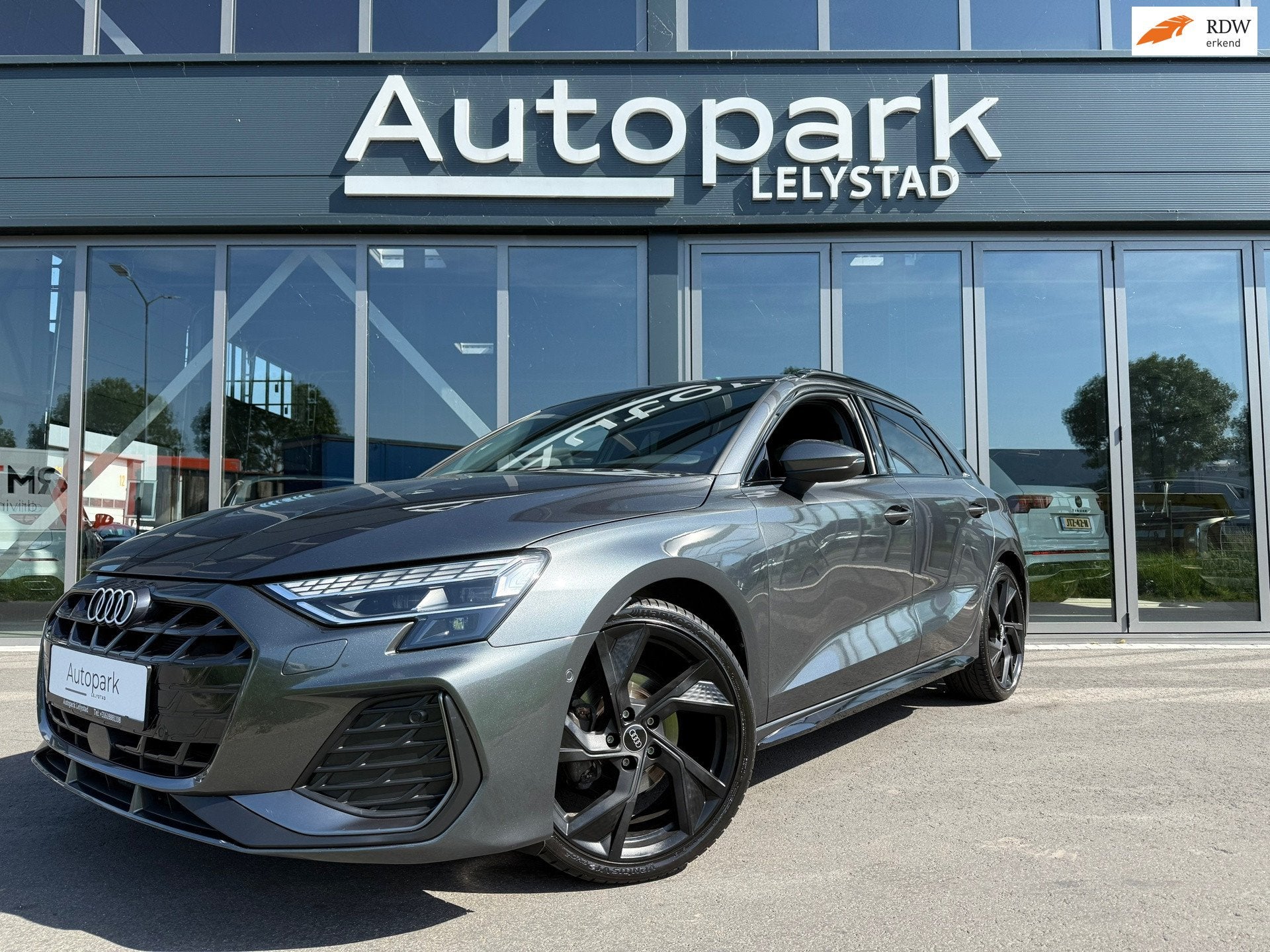 Audi A3 Sportback 35 TFSI Advanced Black edition MATRIX, Gebruikt, Zwart, Leder en Stof, Origineel Nederlands