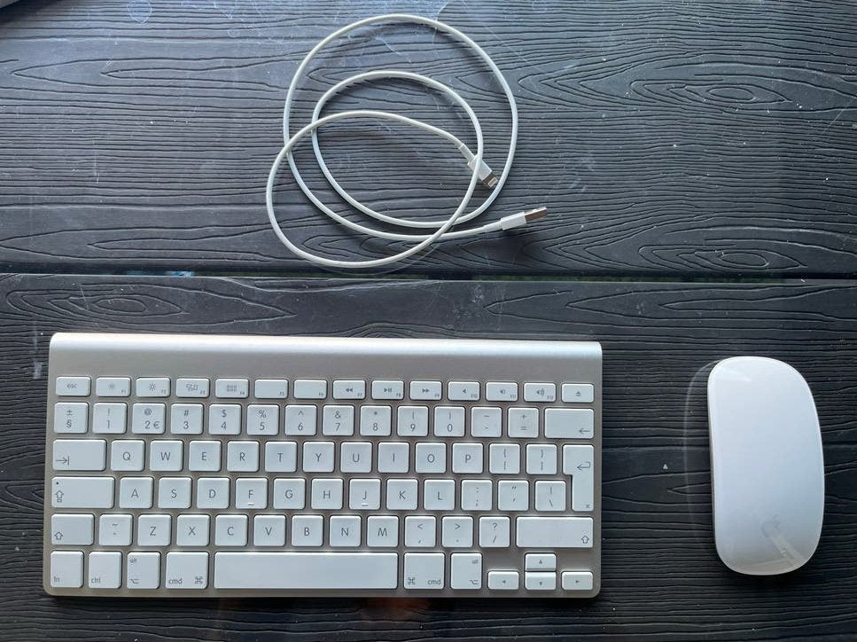 Apple draadloos Keyboard en Magic Mouse 2 set, Computers en Software, Toetsenborden, Ophalen of Verzenden, Zo goed als nieuw, Draadloos