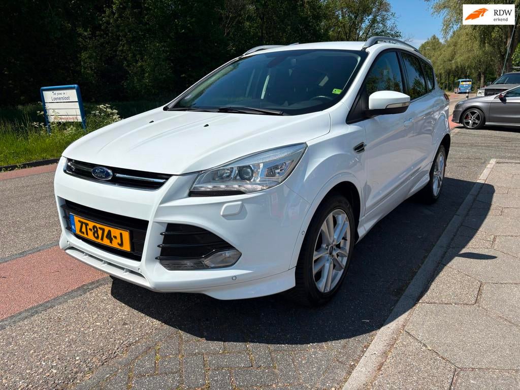 Ford Kuga 1.5 Titanium Styling Pack + NIEUWE APK!, 4 cilinders, Leder en Stof, Wit, Bedrijf