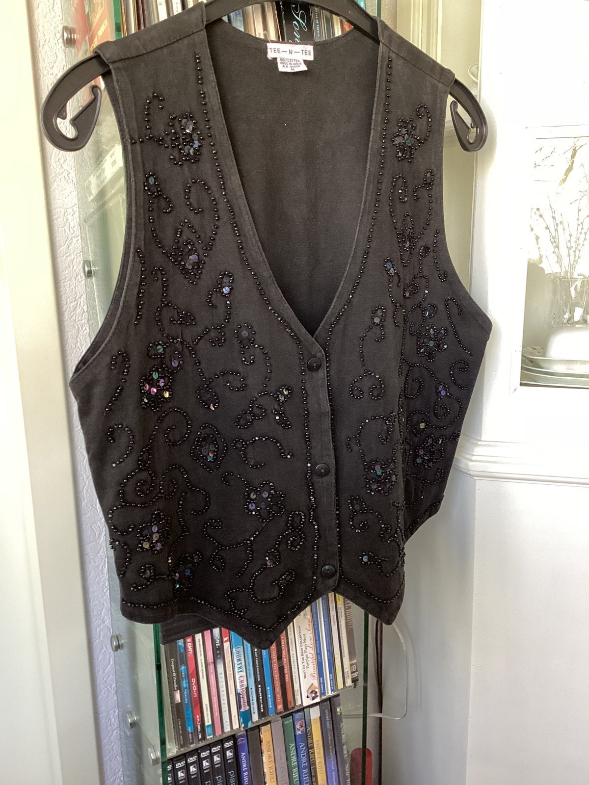 Leuk zwart vestje met kralen en pailletten versierd ., Kleding | Dames, Ophalen of Verzenden, Zo goed als nieuw, Maat 38/40 (M)