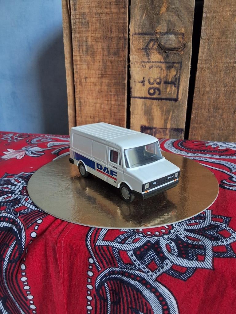 Gezocht DAF 400 1: 43  met dubbele cabine ??, Hobby en Vrije tijd, Modelauto's | 1:43, Ophalen of Verzenden, Bus of Vrachtwagen