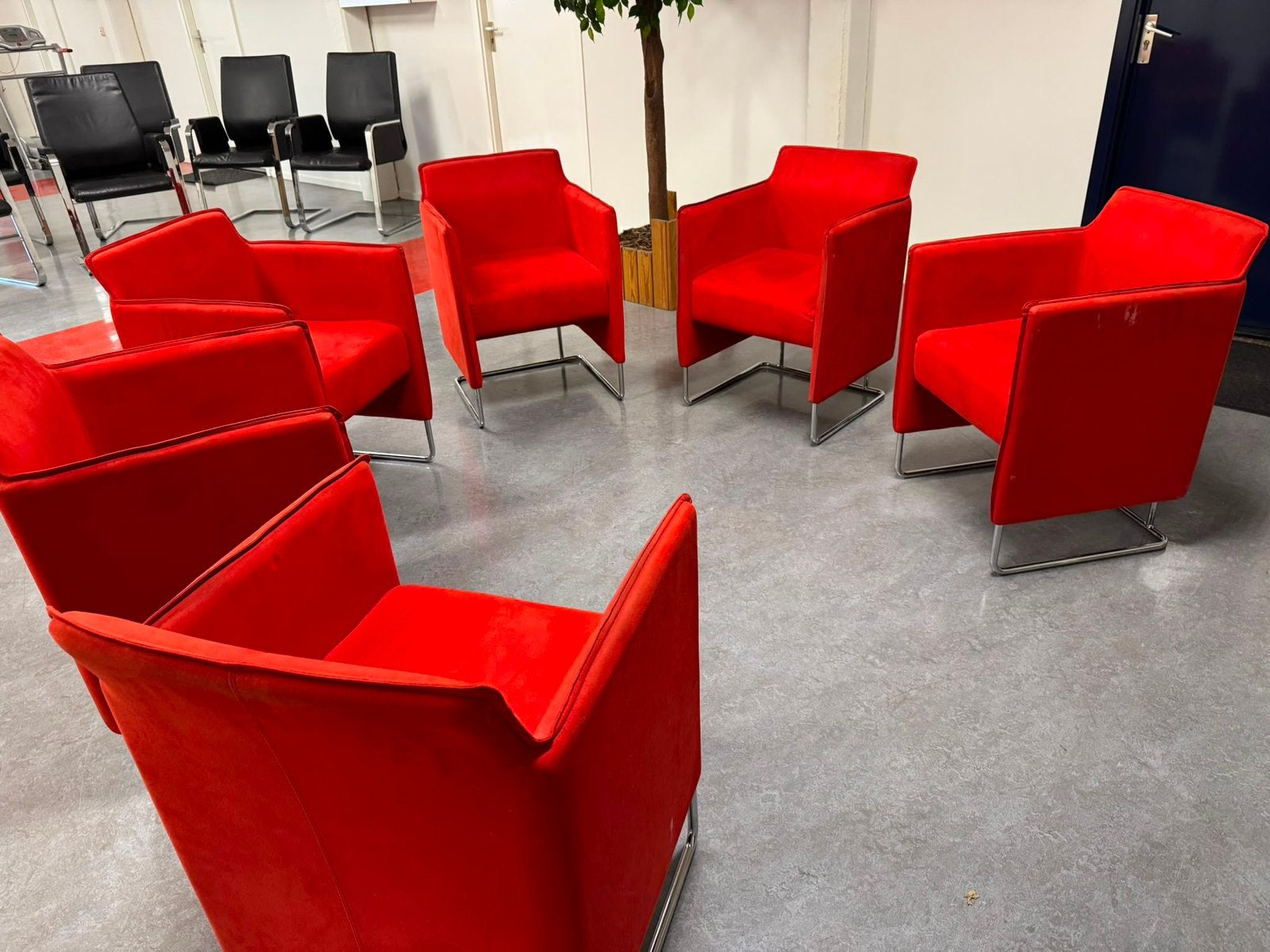 Set van 6 Allermuir Whittaker stoelen - Rood, Gebruikt, Ophalen of Verzenden, Stof, Vijf, Zes of meer stoelen