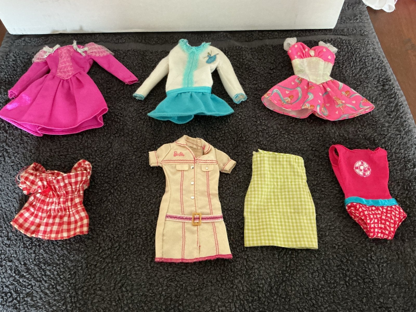 Barbie kleding set met diverse outfits, Ophalen of Verzenden, Gebruikt, Kleertjes