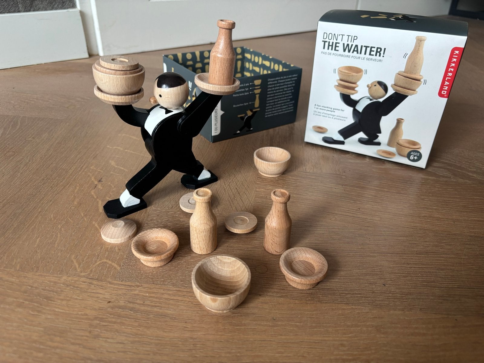 Kikkerland Don't Tip The Waiter! Balansspel van hout, Een of twee spelers, Ophalen of Verzenden, Zo goed als nieuw