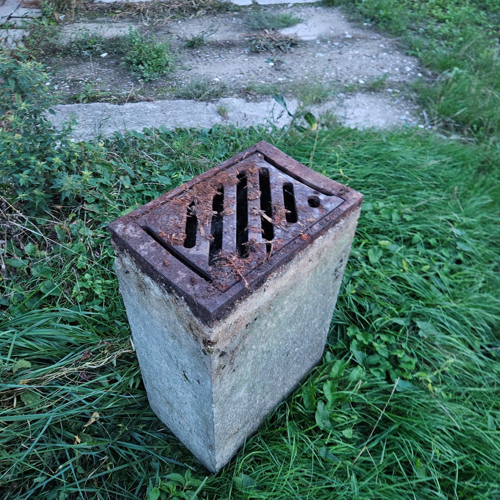 Betonnen kolk met rooster, afvoer 125mm, Ophalen, Gebruikt, Minder dan 2 meter, 80 mm of meer