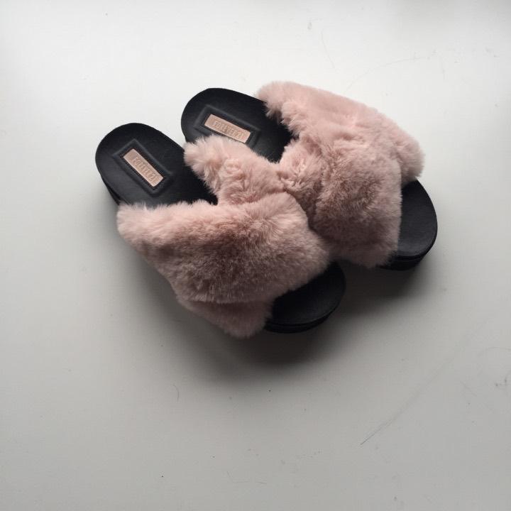 Forever 21 kruisband schapenvacht muilen maat 40, Ophalen of Verzenden, Zo goed als nieuw, Forever 21, Roze