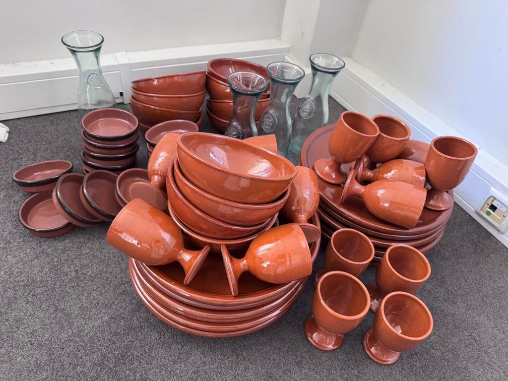 Robuust servies, bruin aardewerk (oa borden, kommen, mokken), Ophalen, Aardewerk, Overige stijlen, Bord(en)