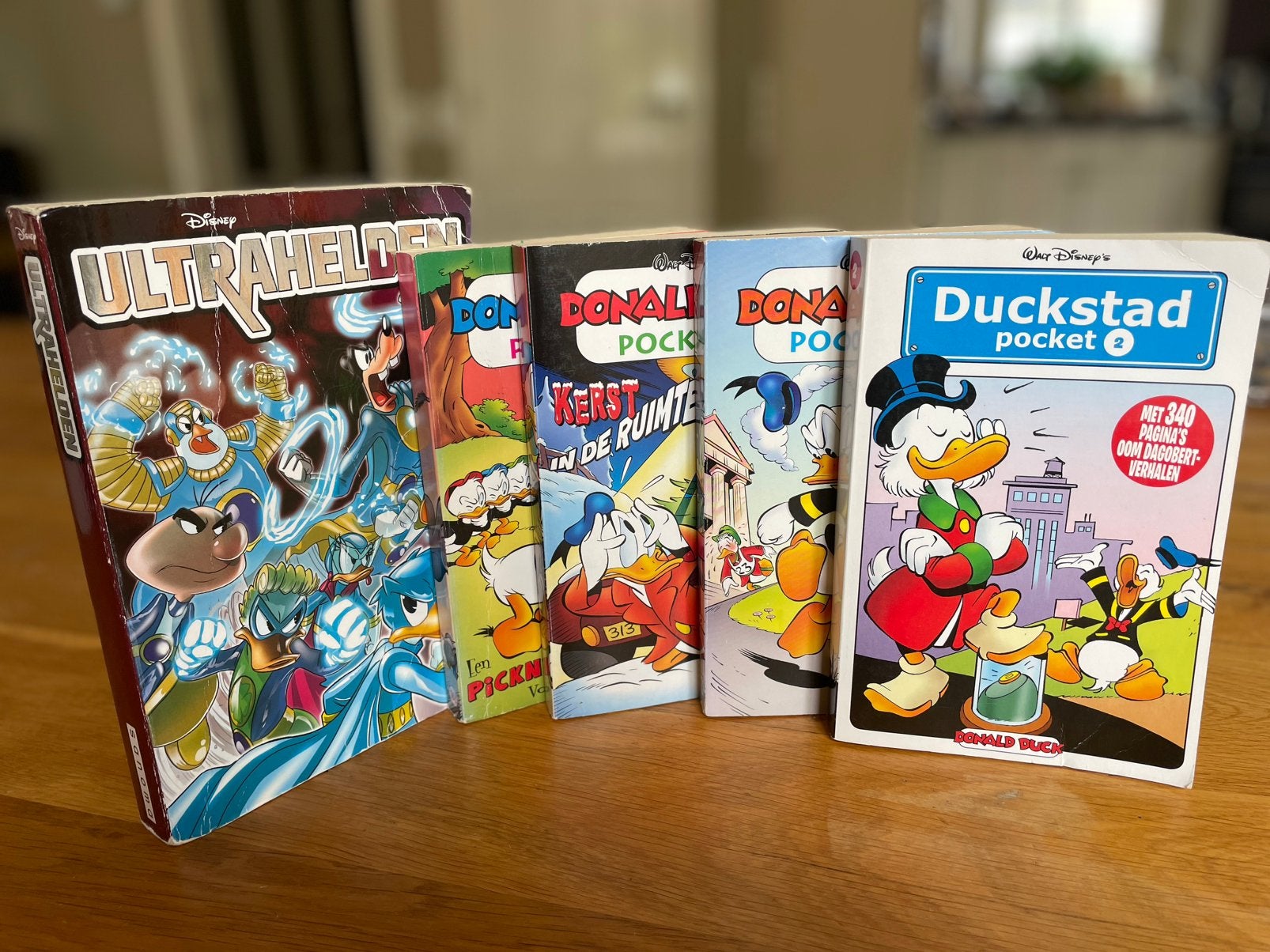 Set van 4x Donald Duck pocket en 1x UltraHelden grote pocket, Boeken, Strips | Comics, Zo goed als nieuw, Meerdere comics, Europa