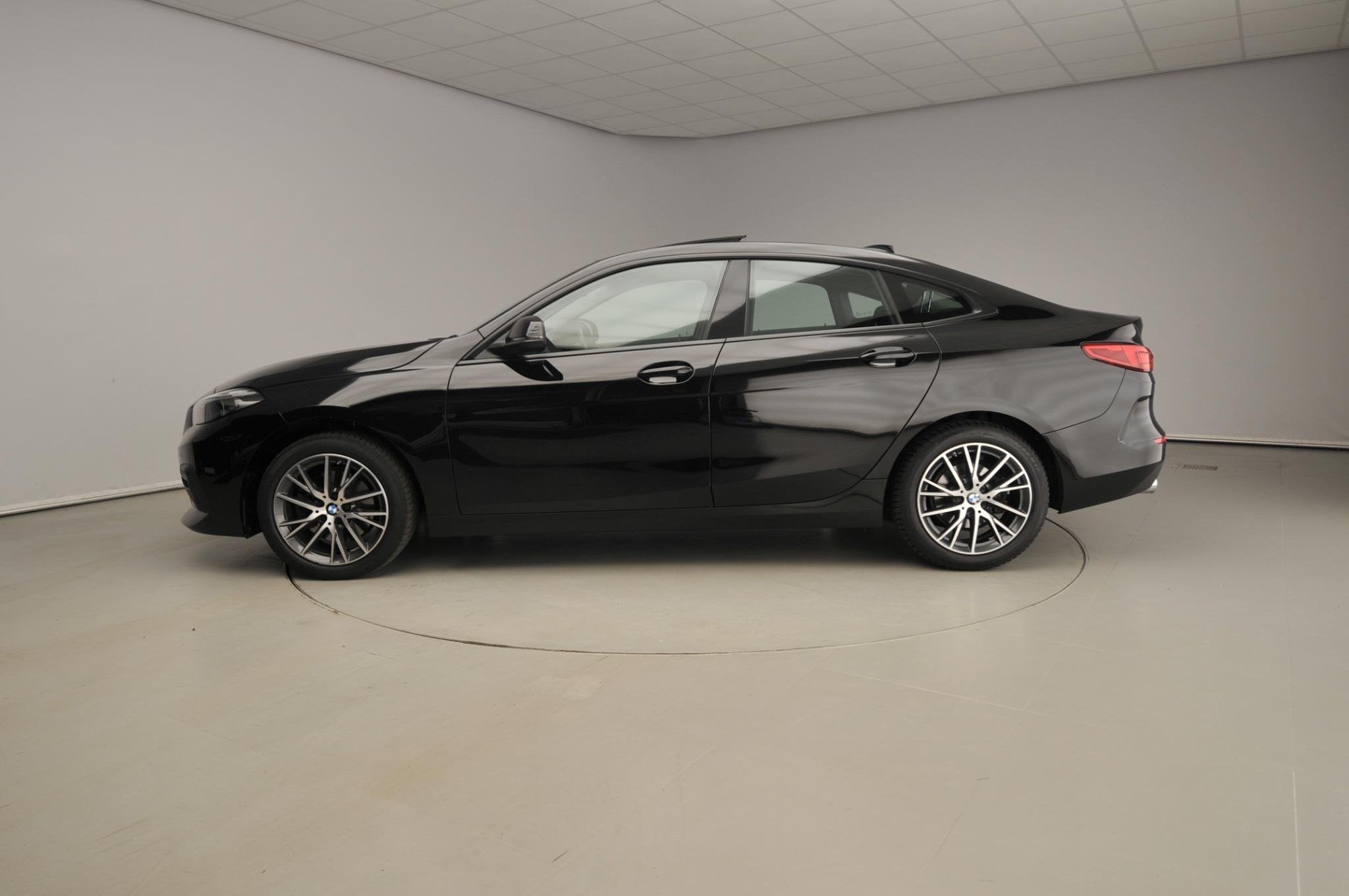 BMW 2 Serie Gran Coupe 218i | LED | Navigatie | Schuifdak |, Auto's, BMW, 12 maanden, Gebruikt, Euro 6, Zwart