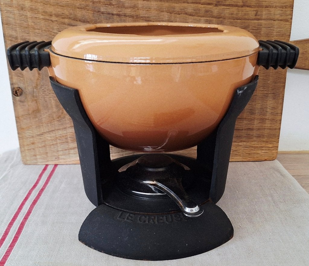 Vintage Le Creuset Fondueset Hazelnootkleurig, Huis en Inrichting, Keuken | Potten en Pannen, Gietijzer, Le Creuset, Ophalen of Verzenden