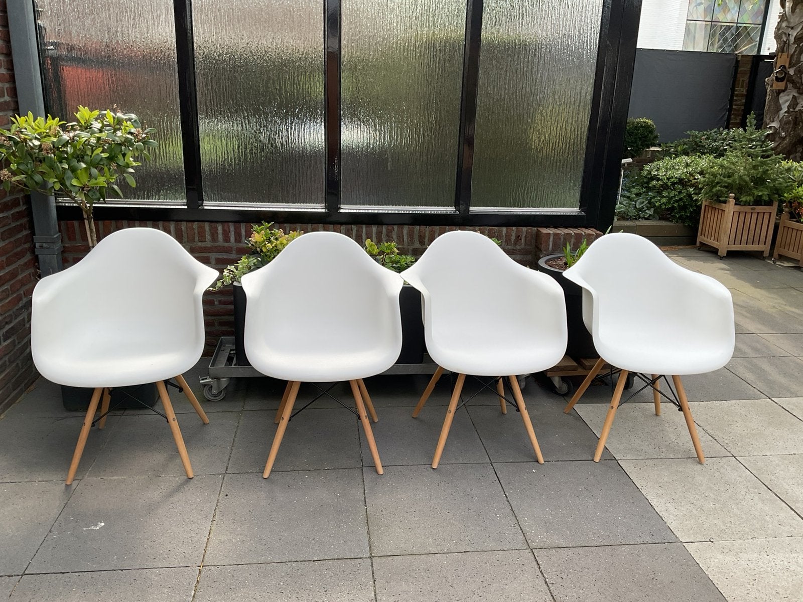TE KOOP AANGEBODEN: 4 VITRA EETKAMER/ TUINSTOELEN, Ophalen, Zo goed als nieuw, Kunststof