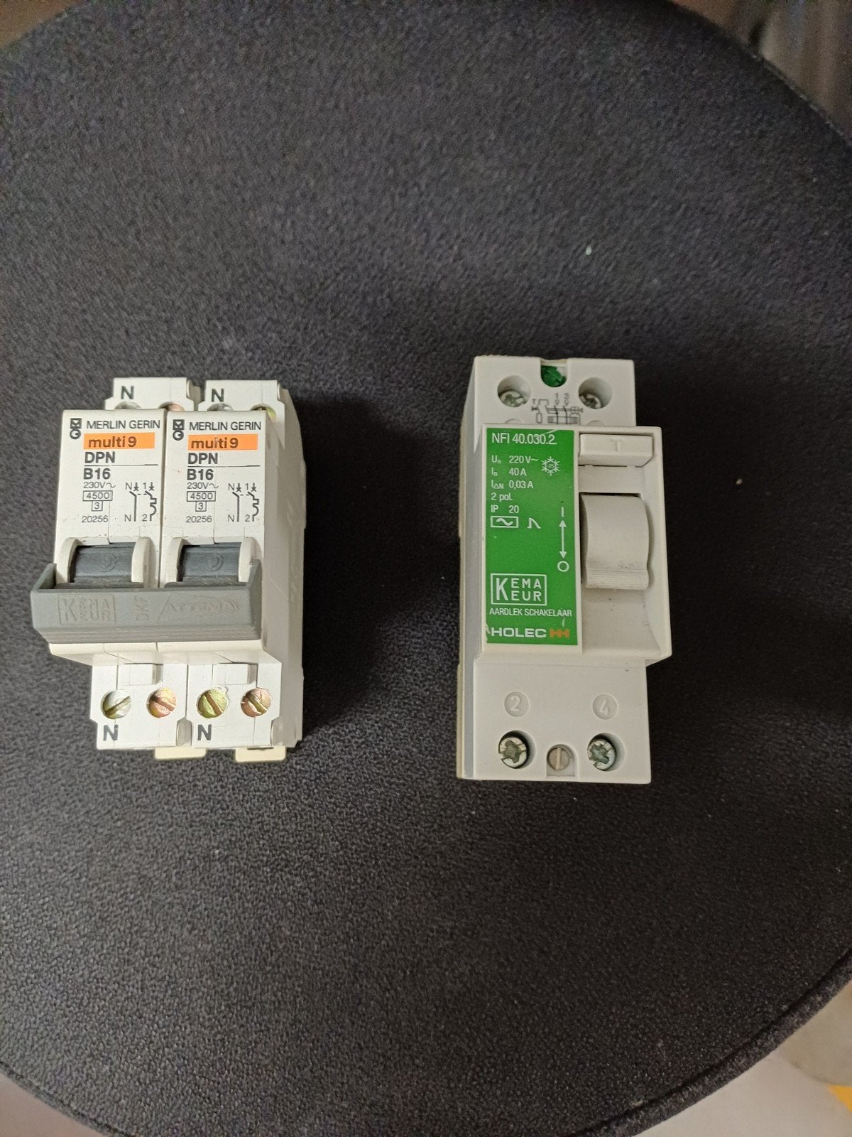 Aardlekschakelaar Hovec NFI 40.030.2 en Merlin Gerin DPN B16, Doe-het-zelf en Verbouw, Ophalen of Verzenden, Gebruikt, Overige merken
