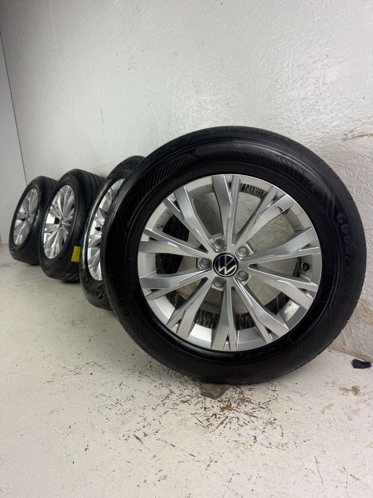Originele Volkswagen Tiguan velgen 17" 5x112 Montana zomer, Auto-onderdelen, Niet ingevuld, Banden en Velgen, Niet ingevuld, 17 inch